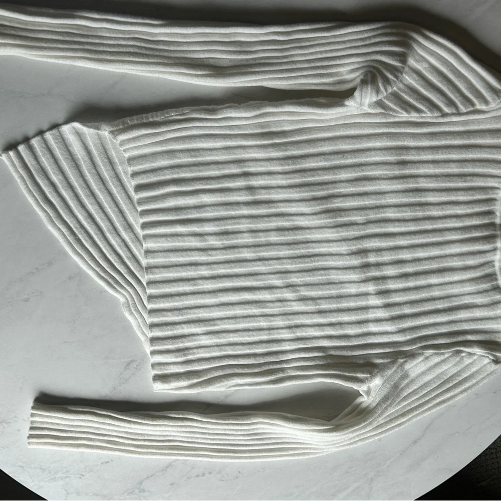 Chic White Ribbed Sweater - Picture 11 of 11